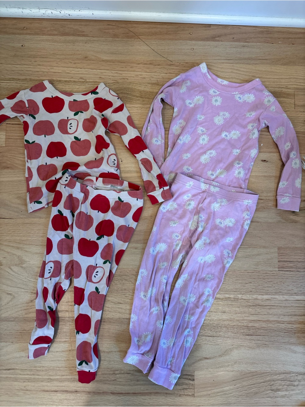 Set of 2 baby GAP cotton pajama sets size 2 and 3